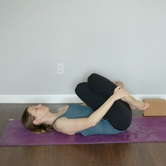 This free Yoga for Runners Cool Down Sequence video will lead you through a 15-minute yoga sequence to help you loosen up after your runs!